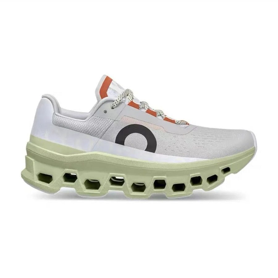 En el monstruo de las nubes Peach y WhiteShoes